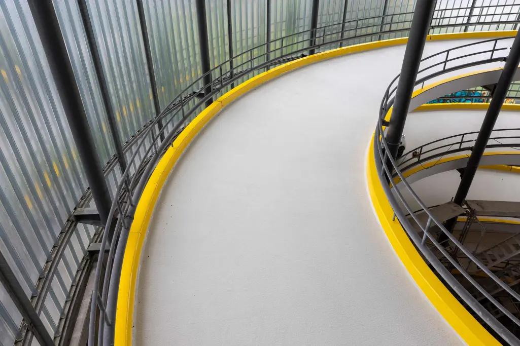 Ramper, inn og utkjørsel i parkeringhus - dulv fra Sto Norge