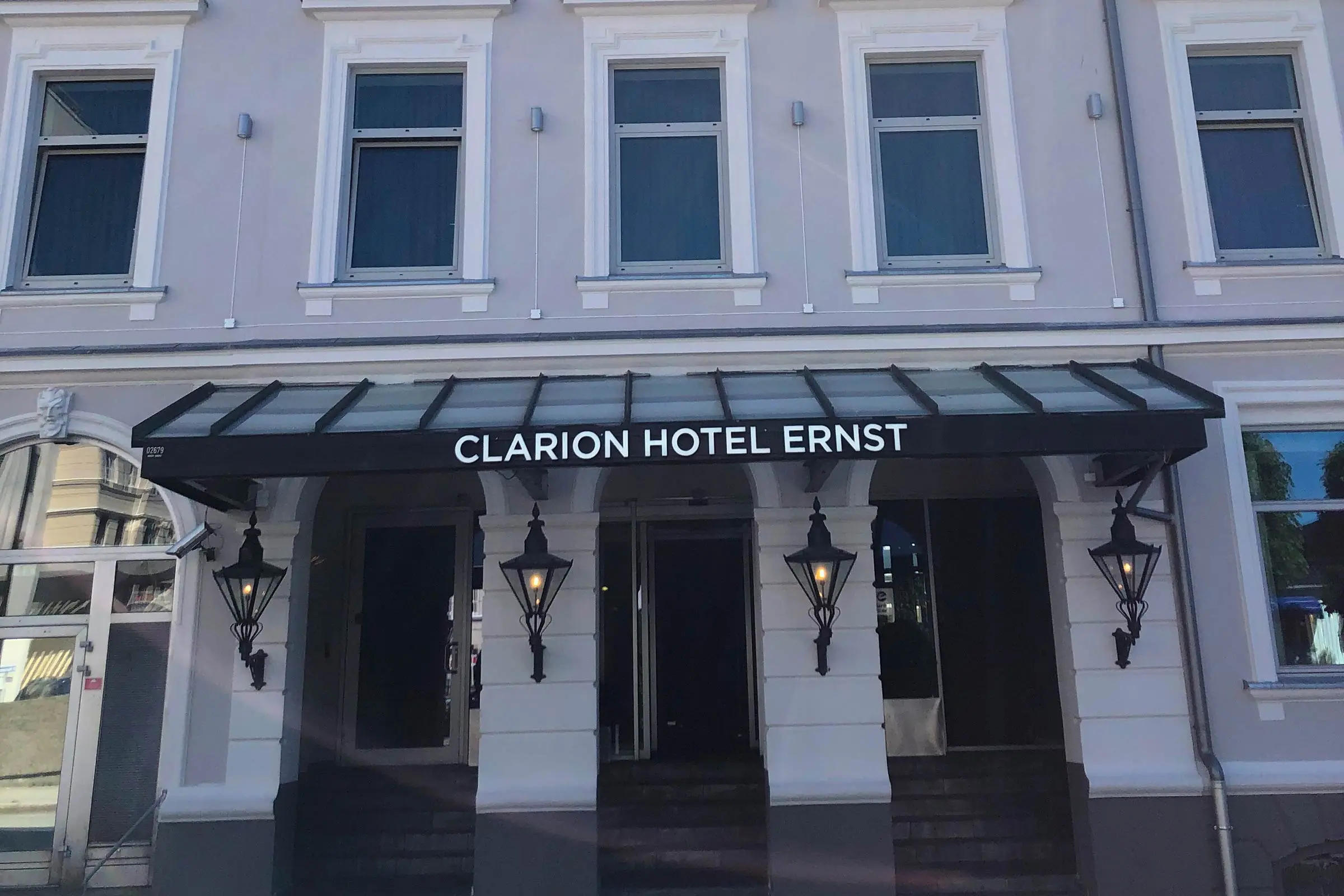 Hotell Ernst StoLevel Cote F og StoColor Lotusan G