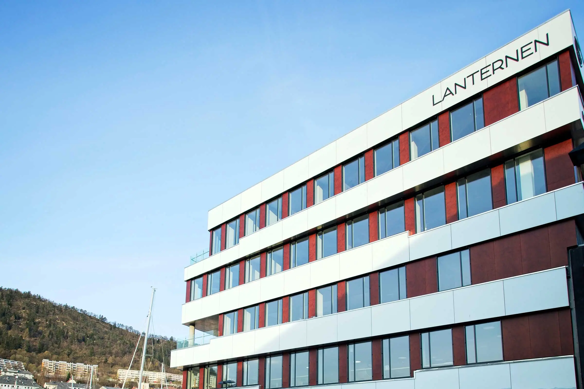 Lanternen i Bergen er kledd med StoVentec Glass