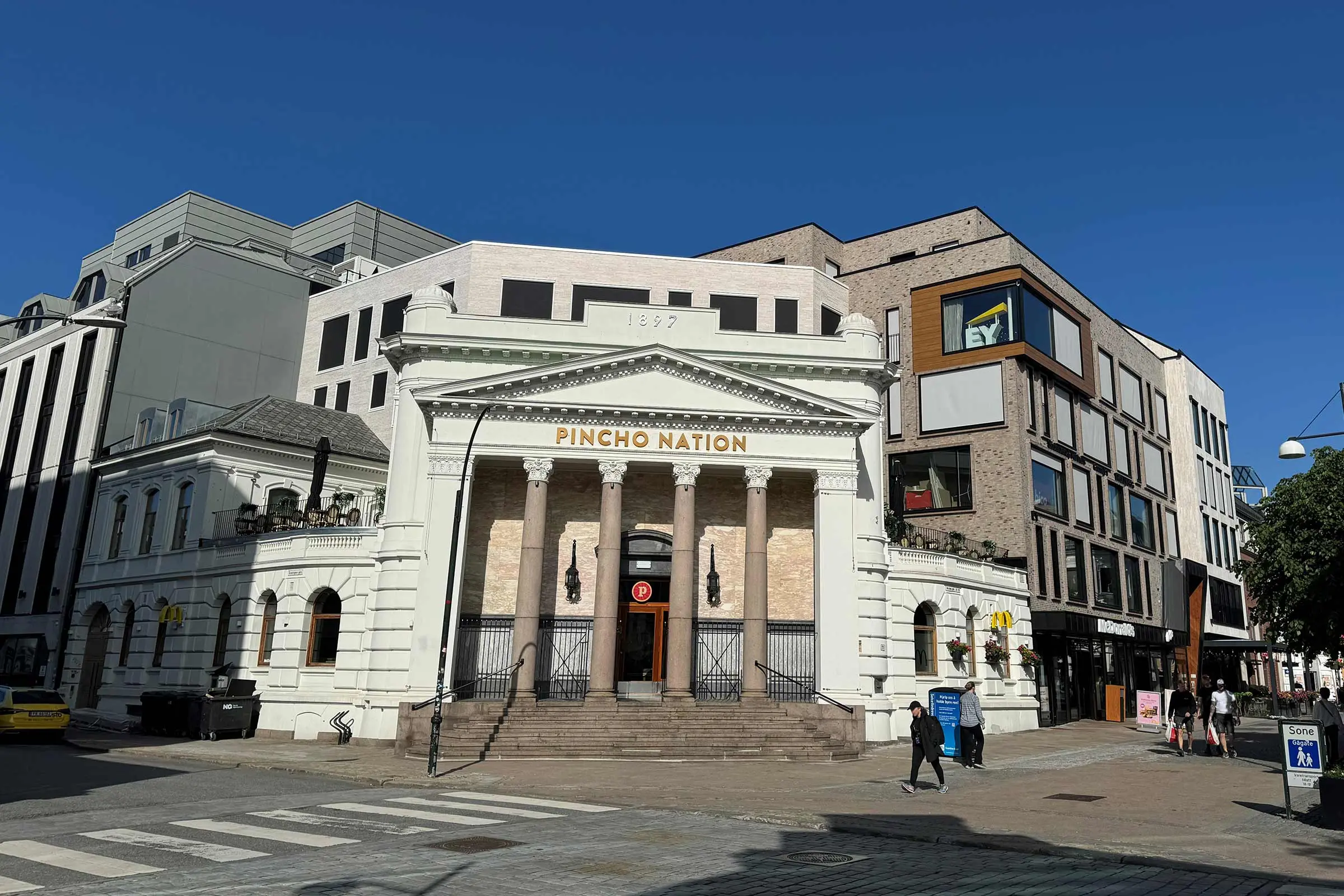 Markensgate11-13-15 med StoLotusan og StoBrick