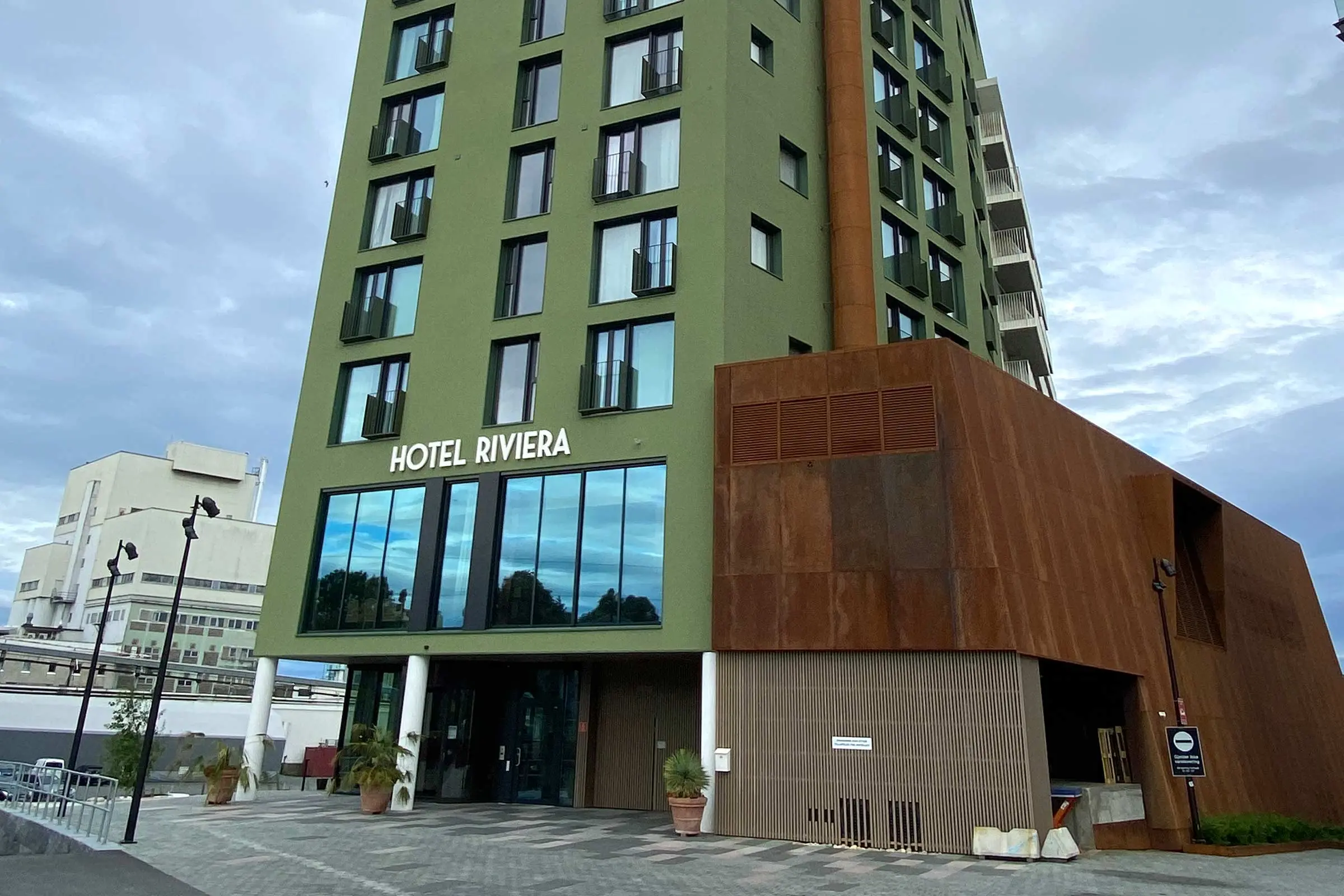 Hotell Riviera med StoVentec R fasade
